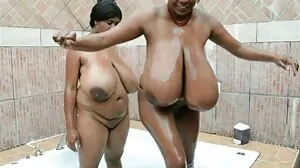 හුරුබුහුටි ගැහැණු ළමයා ස්වයං වින්දනය සහ ලාවිෂ් ෆේෂල් සමඟ දුෂ්කර මගුල