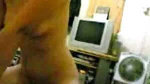 තරුණ රිවට් විසින් මව්වරුන් කෙලවෙති